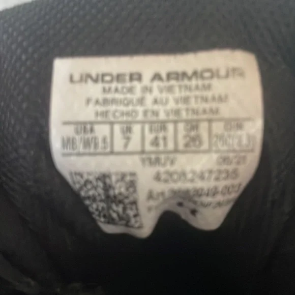 Black basketball shoes - Picture 2 of 9